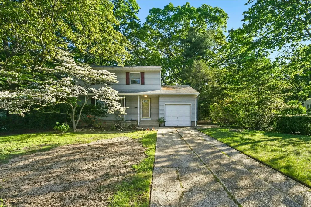 54 Schuyler Drive Commack NY 11725