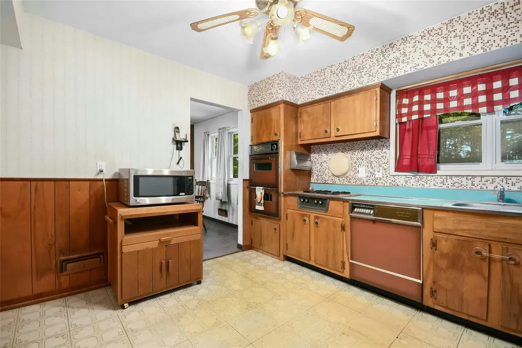 54 Schuyler Drive Commack NY 11725