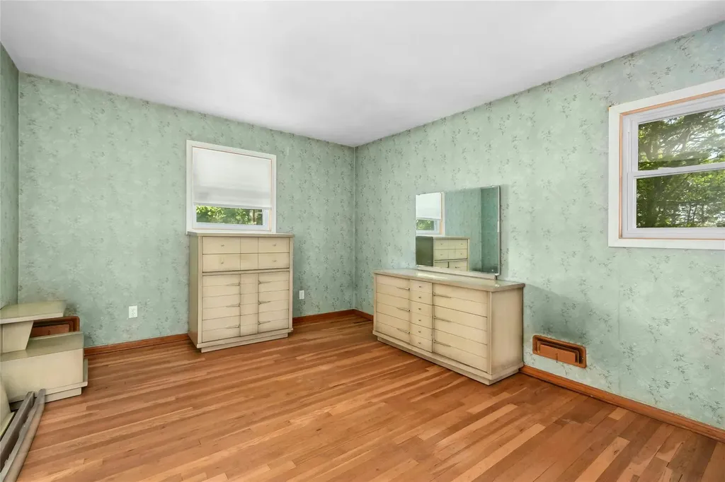 54 Schuyler Drive Commack NY 11725