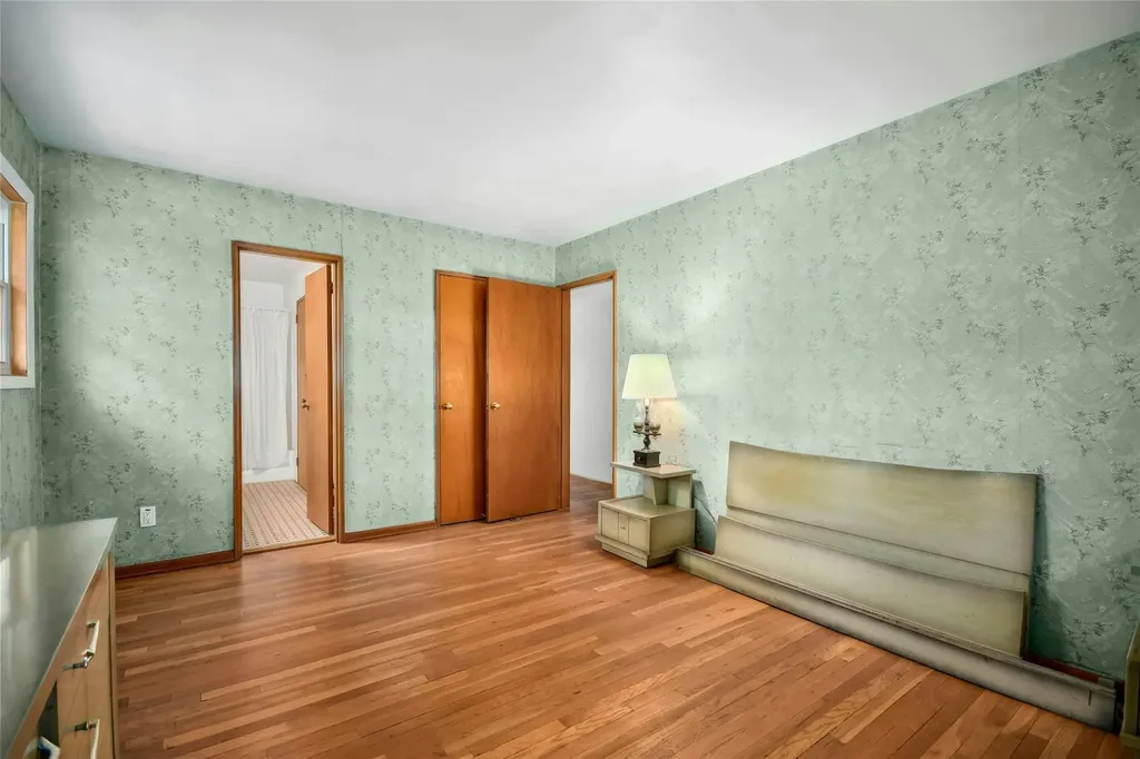 54 Schuyler Drive Commack NY 11725