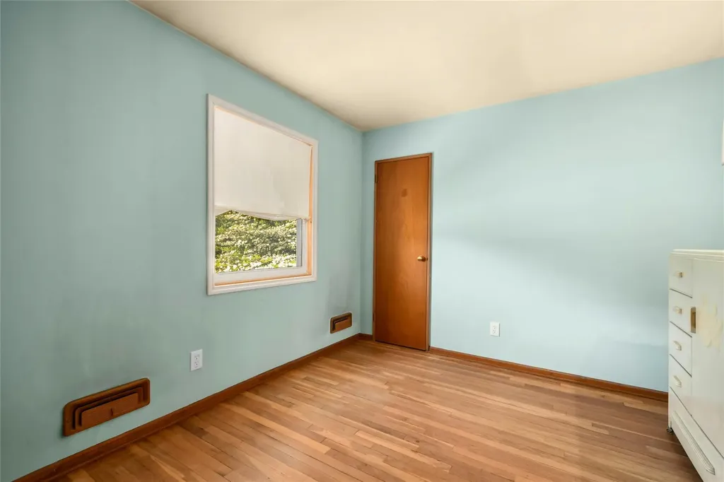 54 Schuyler Drive Commack NY 11725