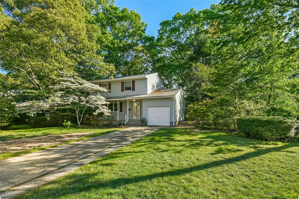54 Schuyler Drive Commack NY 11725