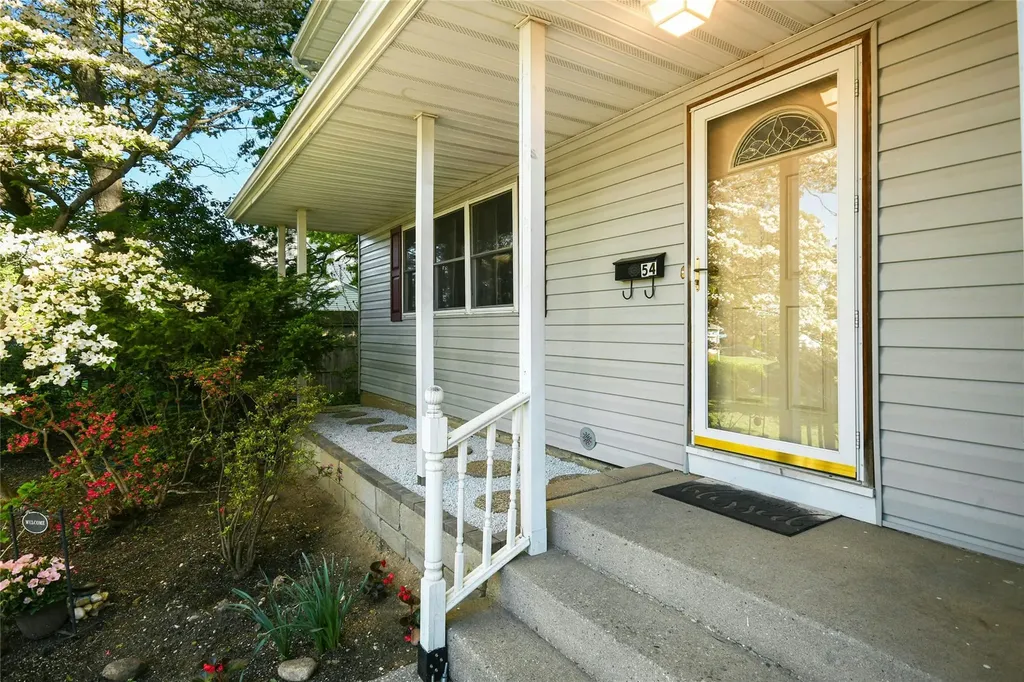 54 Schuyler Drive Commack NY 11725