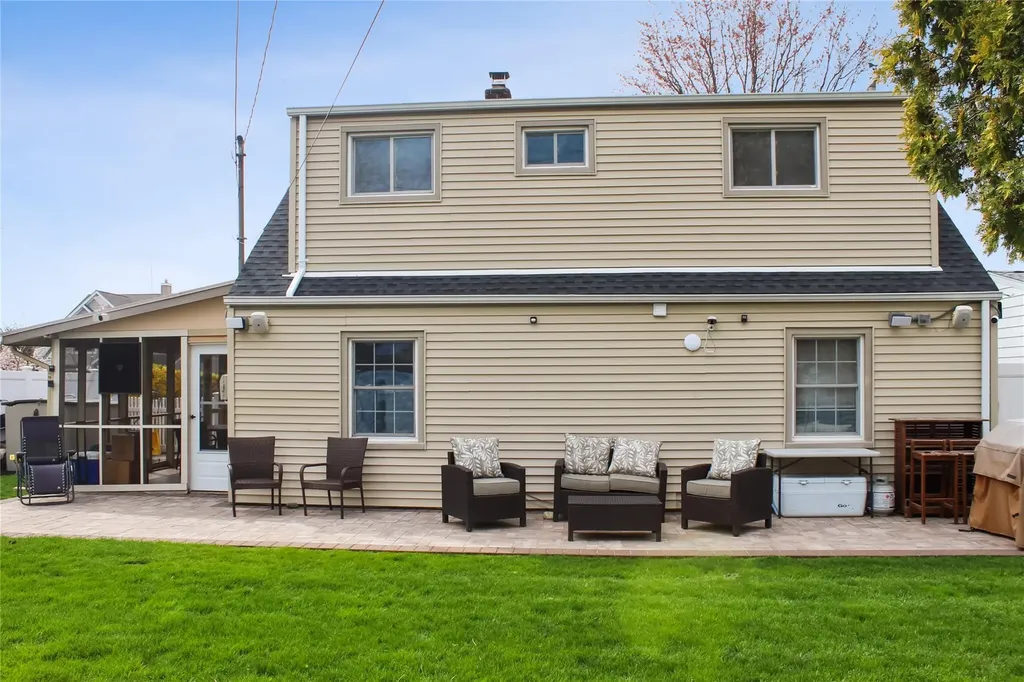 13 Plow Lane Levittown NY 11756