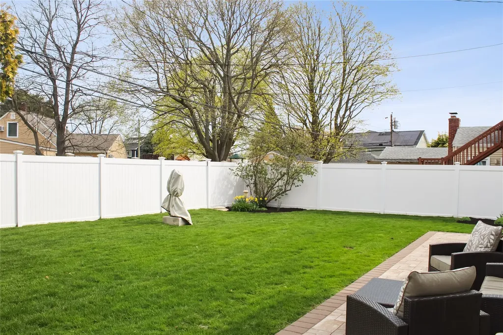 13 Plow Lane Levittown NY 11756