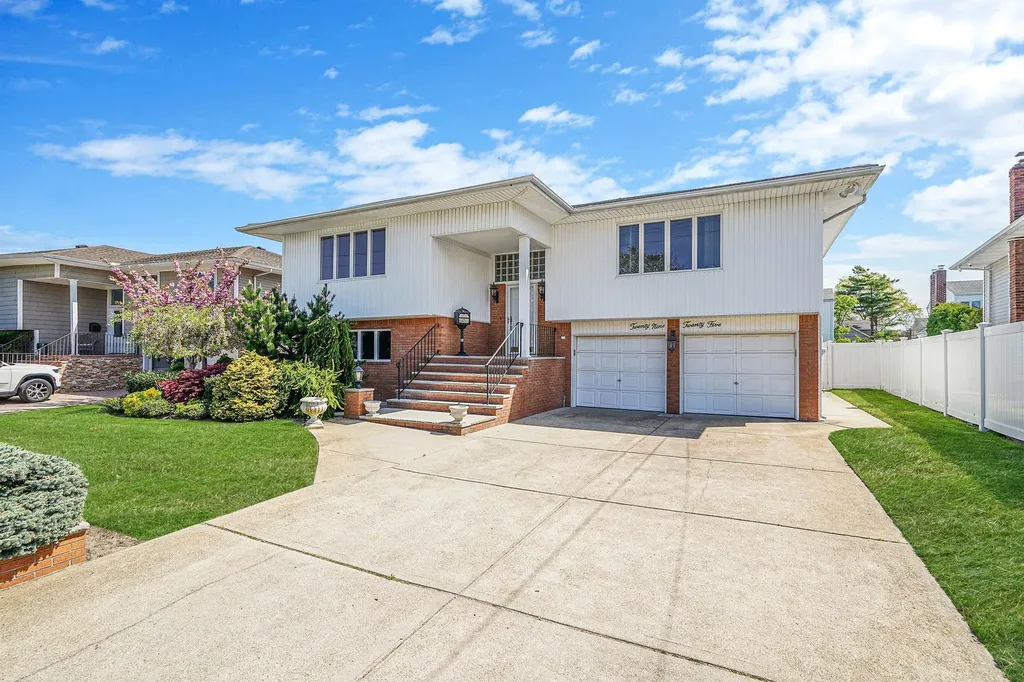 2925 Hewlett Avenue Merrick NY 11566