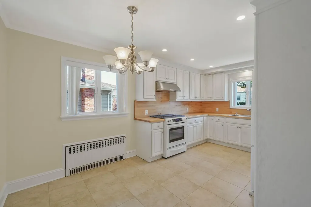 2925 Hewlett Avenue Merrick NY 11566