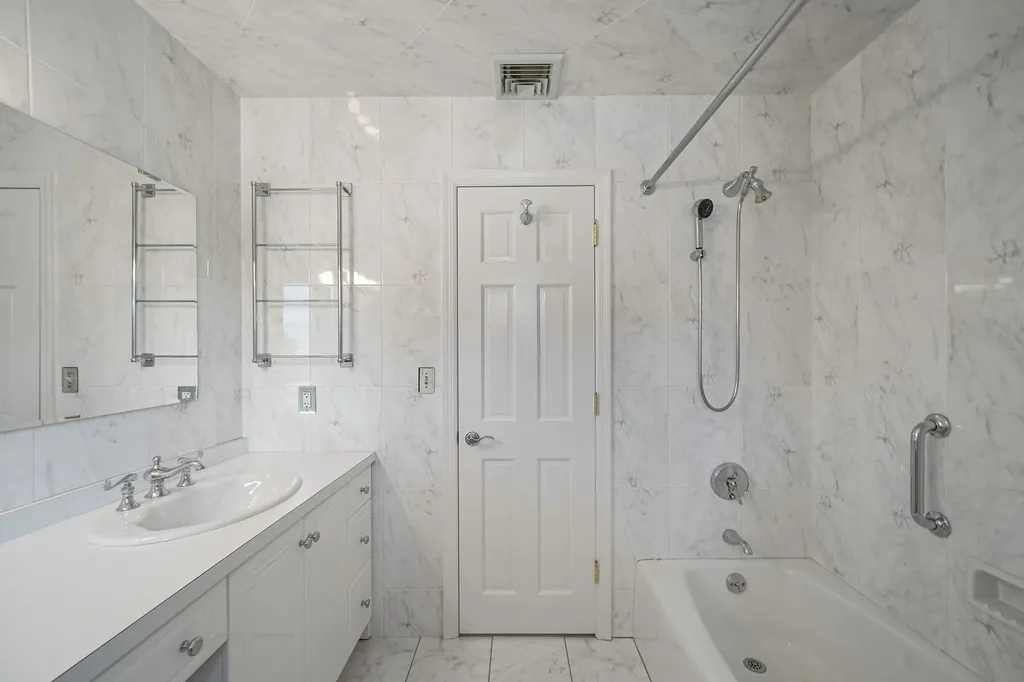 2925 Hewlett Avenue Merrick NY 11566