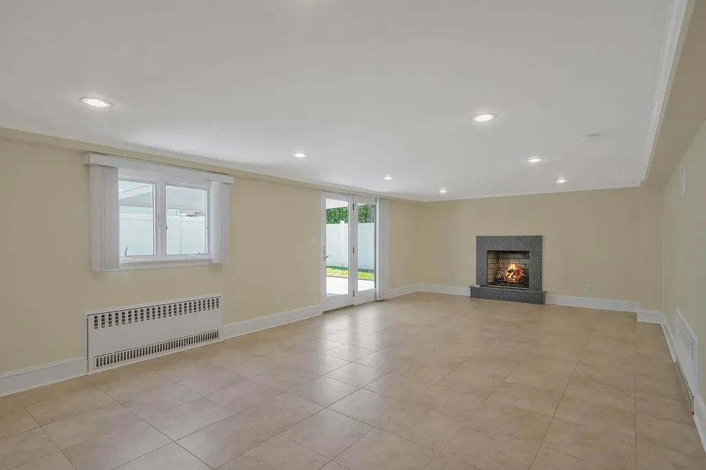 2925 Hewlett Avenue Merrick NY 11566
