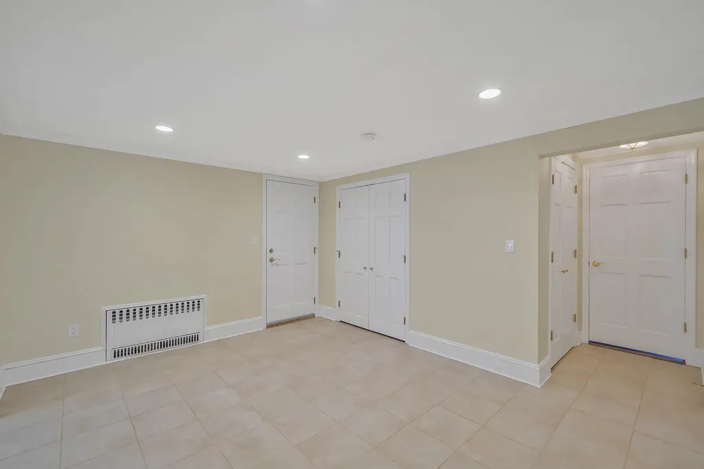 2925 Hewlett Avenue Merrick NY 11566