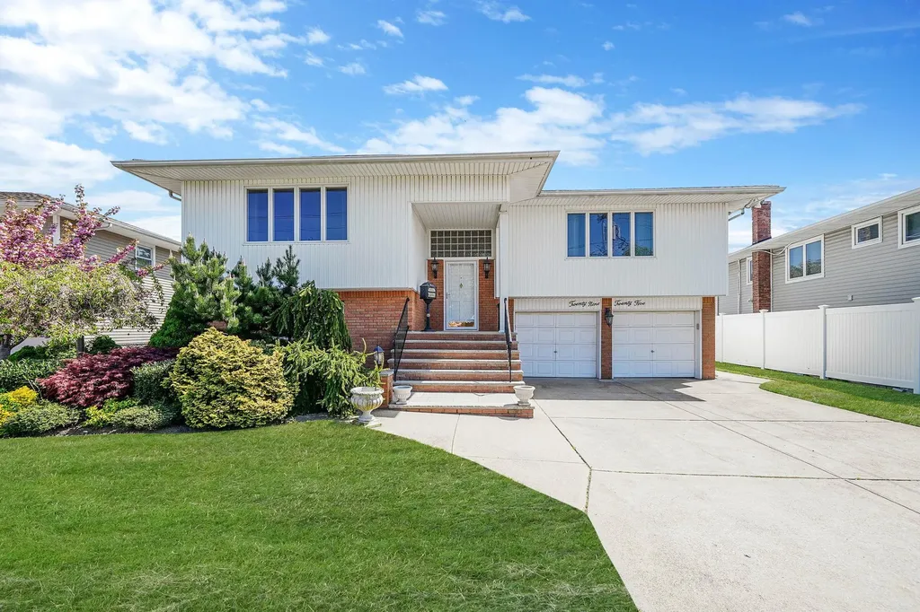 2925 Hewlett Avenue Merrick NY 11566