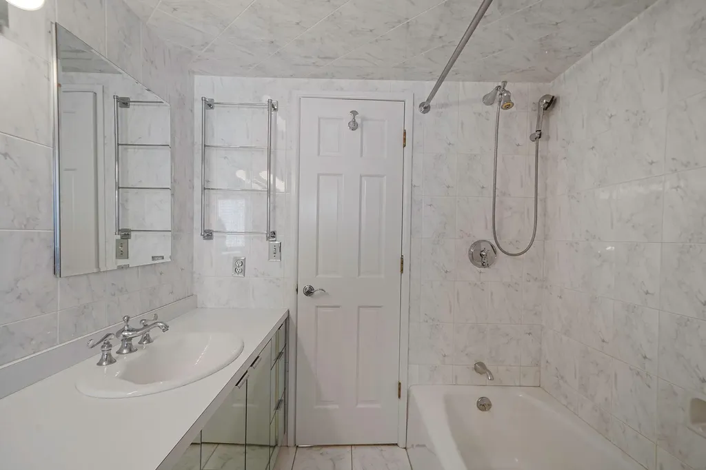 2925 Hewlett Avenue Merrick NY 11566