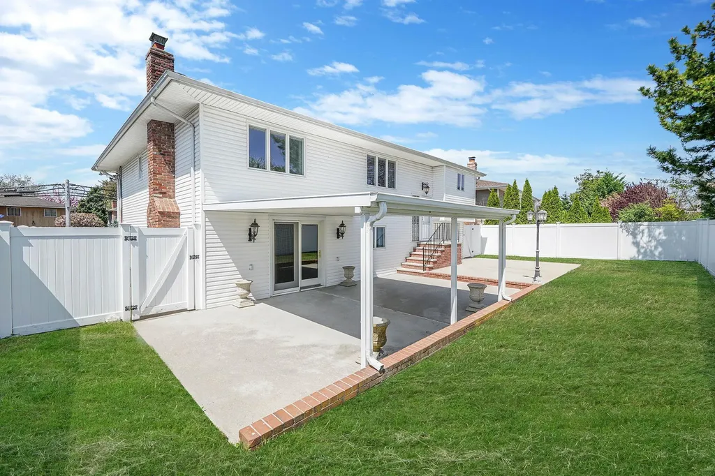 2925 Hewlett Avenue Merrick NY 11566