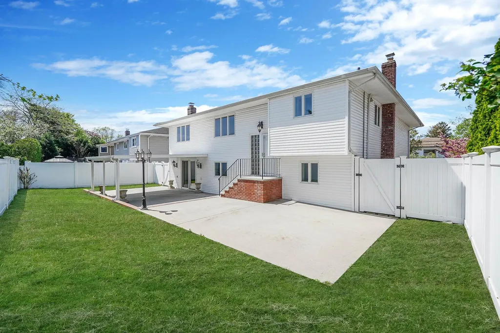 2925 Hewlett Avenue Merrick NY 11566
