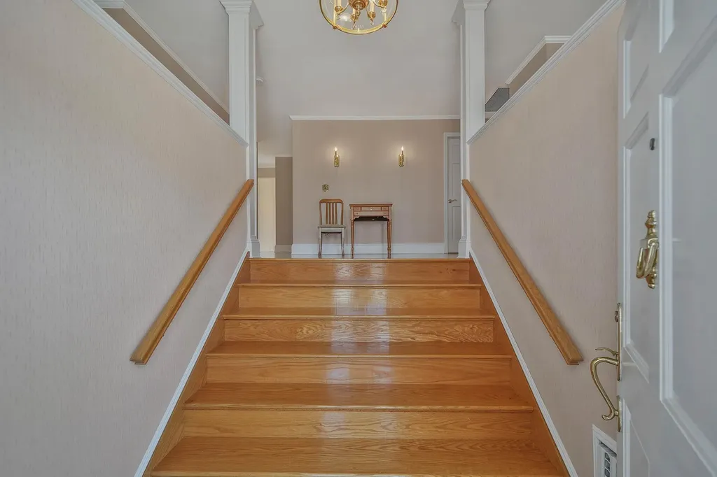 2925 Hewlett Avenue Merrick NY 11566