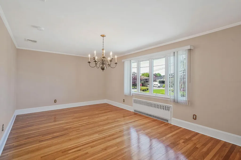 2925 Hewlett Avenue Merrick NY 11566