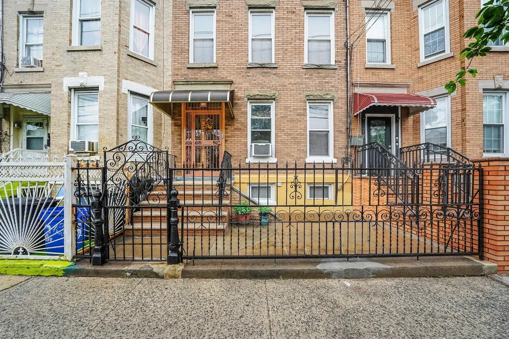 295 Autumn Avenue Brooklyn NY 11208