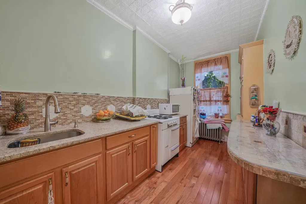 295 Autumn Avenue Brooklyn NY 11208