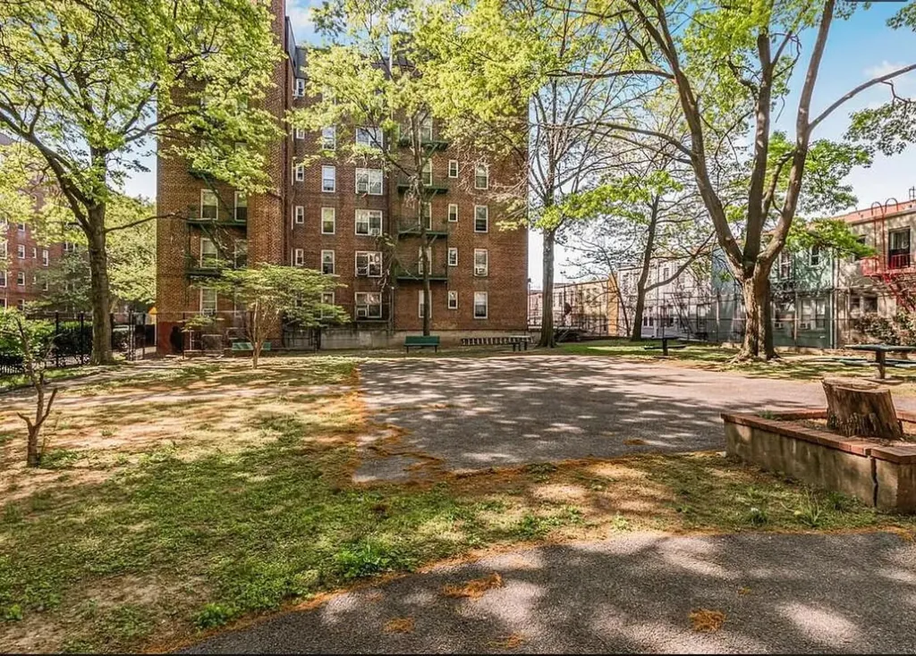 1475 Thieriot Avenue Bronx NY 10460