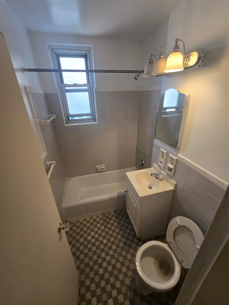 1475 Thieriot Avenue Bronx NY 10460