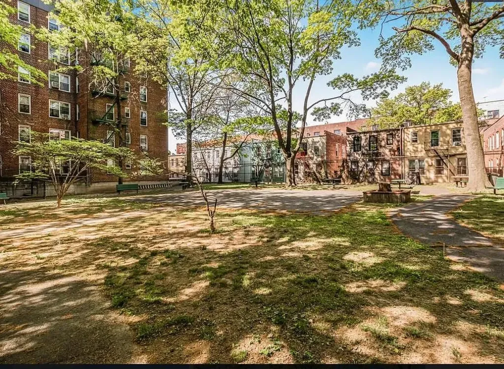 1475 Thieriot Avenue Bronx NY 10460