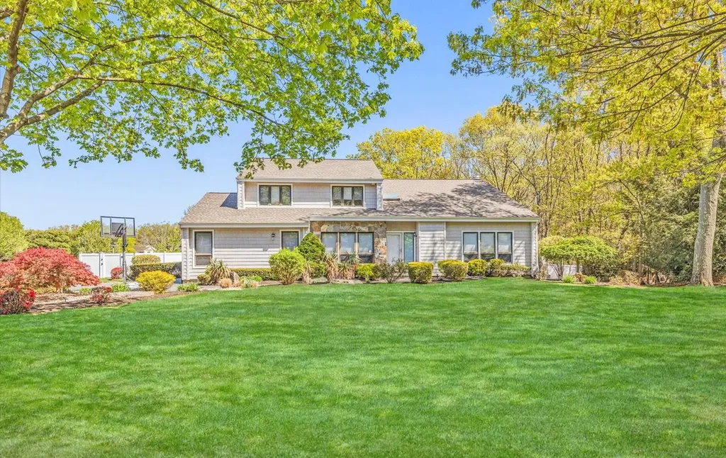 17 Riesling Court Commack NY 11725