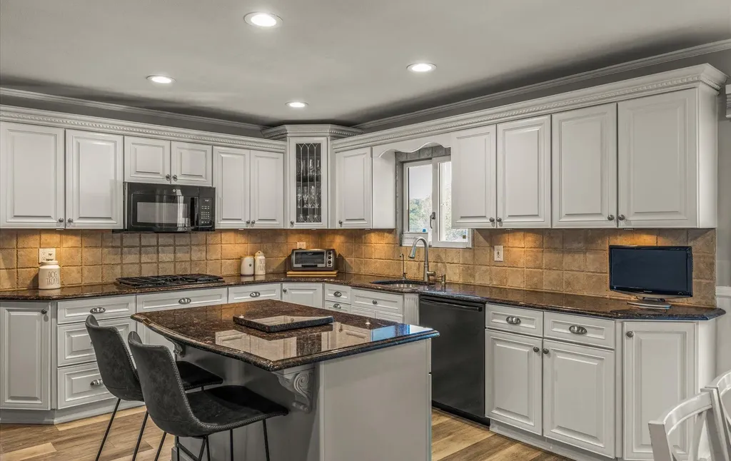 17 Riesling Court Commack NY 11725