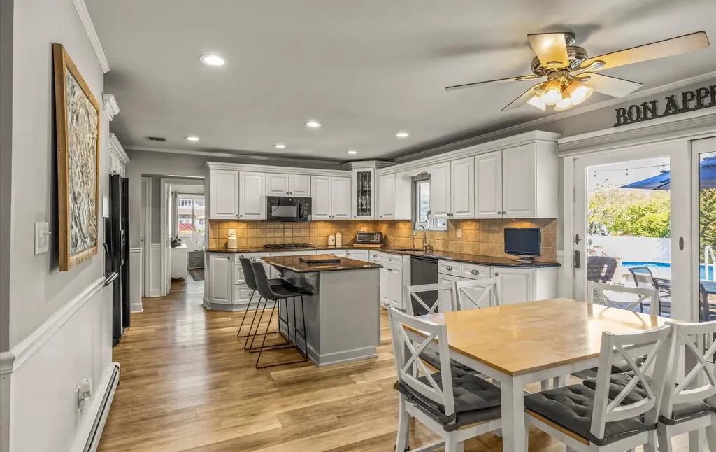 17 Riesling Court Commack NY 11725