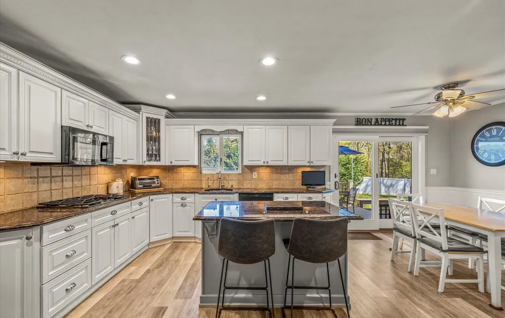 17 Riesling Court Commack NY 11725