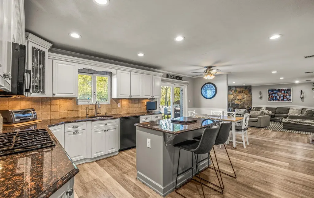 17 Riesling Court Commack NY 11725