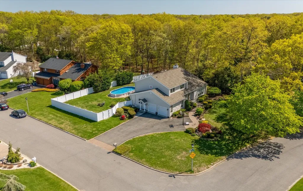 17 Riesling Court Commack NY 11725