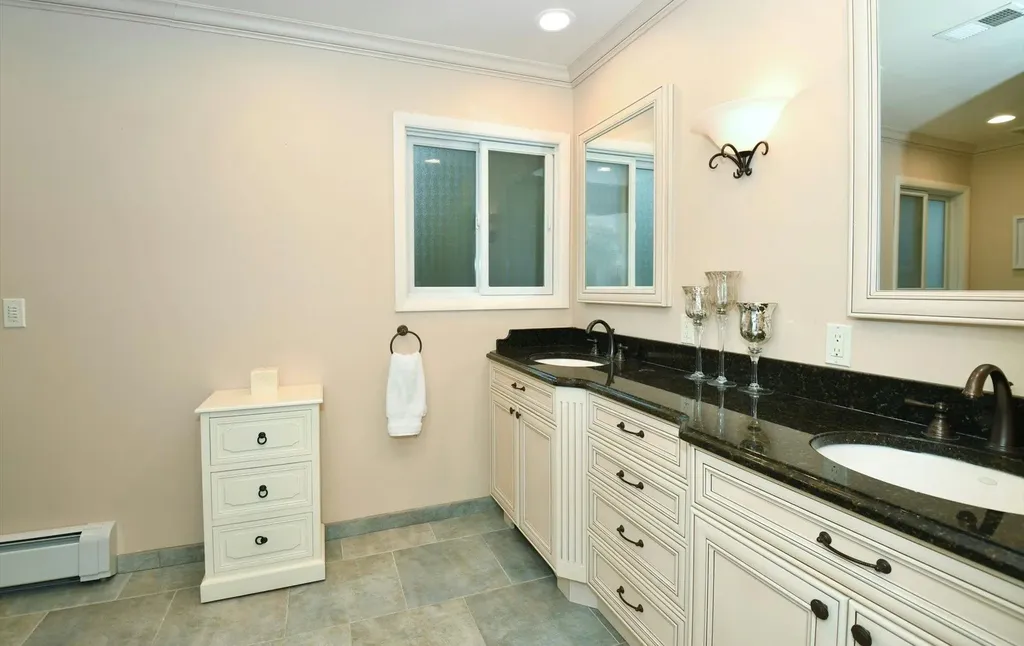 17 Riesling Court Commack NY 11725