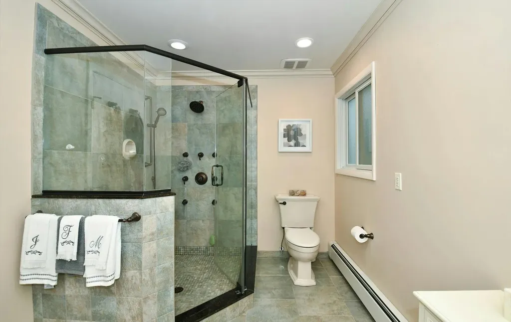 17 Riesling Court Commack NY 11725