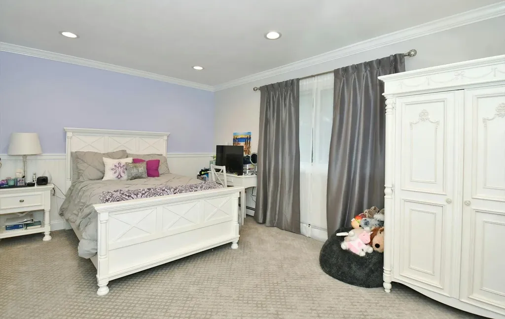 17 Riesling Court Commack NY 11725