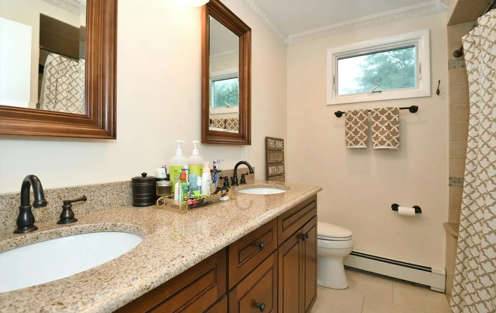 17 Riesling Court Commack NY 11725