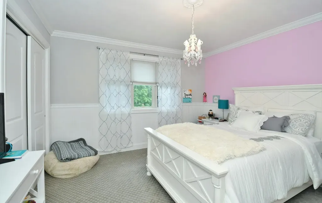 17 Riesling Court Commack NY 11725