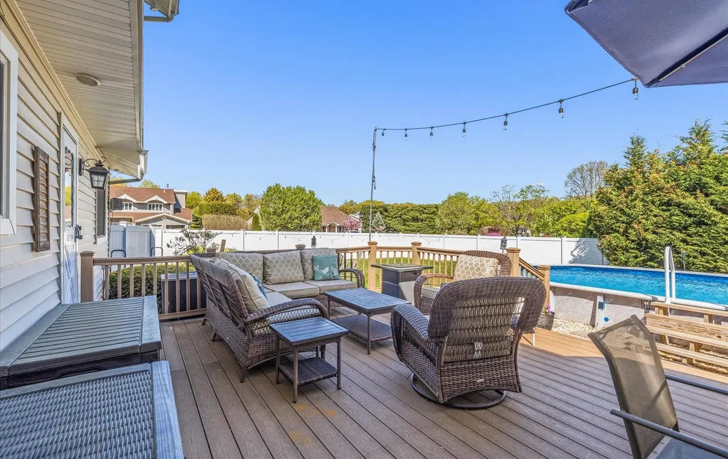 17 Riesling Court Commack NY 11725