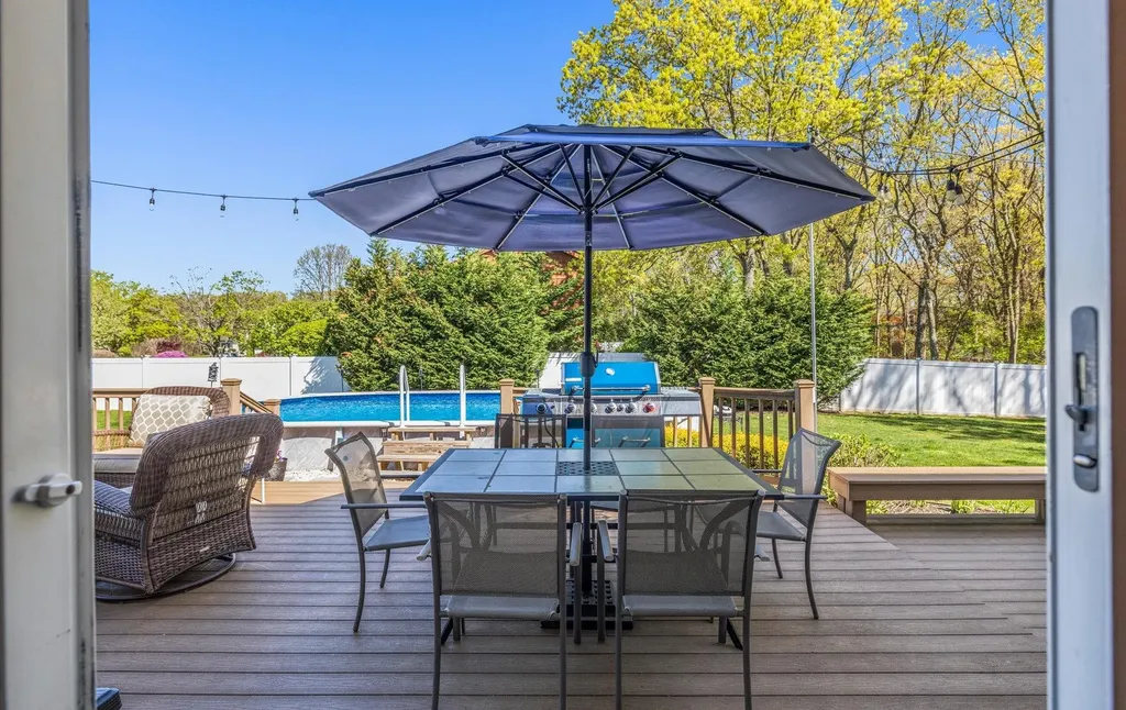 17 Riesling Court Commack NY 11725
