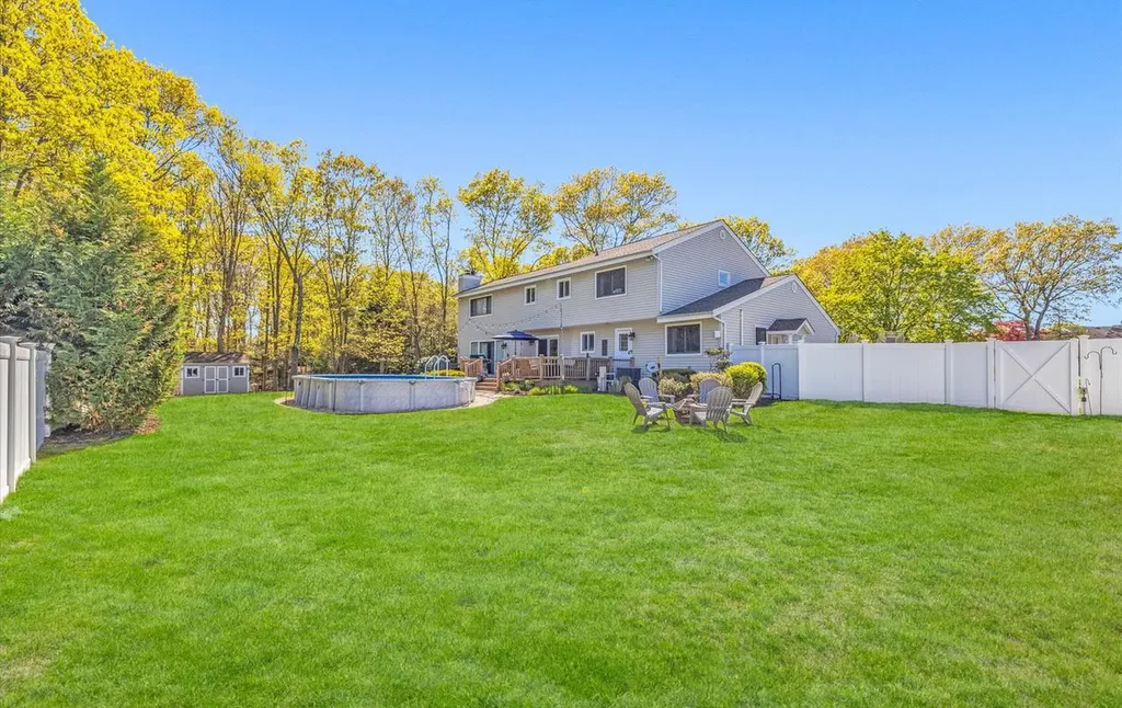 17 Riesling Court Commack NY 11725