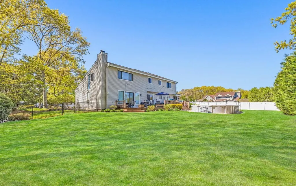 17 Riesling Court Commack NY 11725