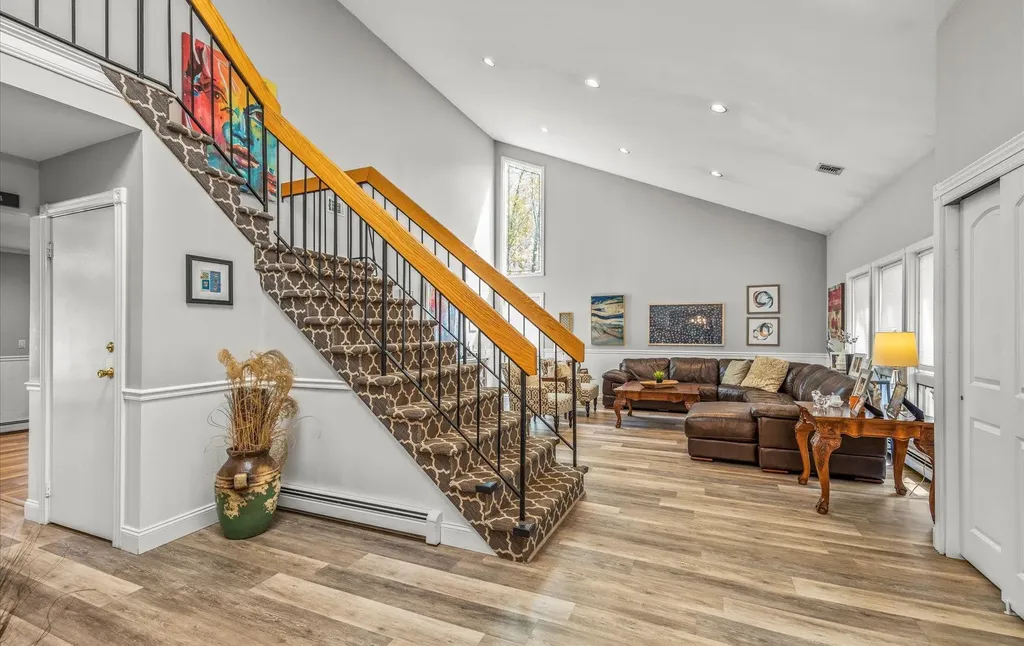 17 Riesling Court Commack NY 11725