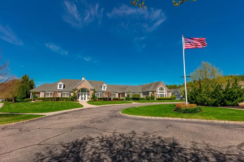 130 Scott Drive W Westhampton NY 11977