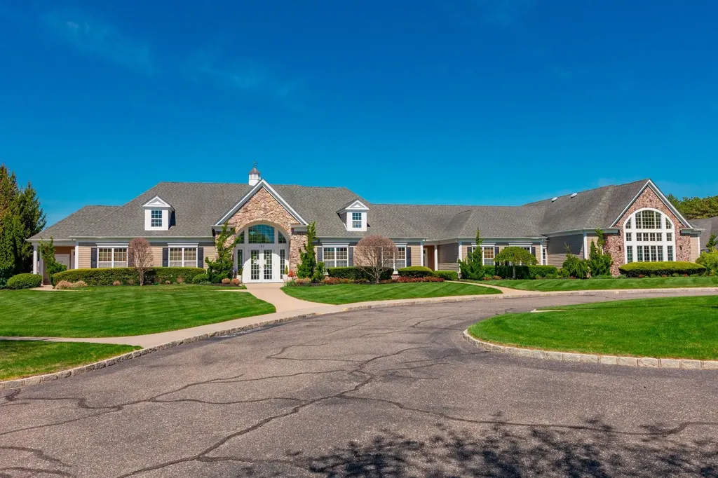 130 Scott Drive W Westhampton NY 11977
