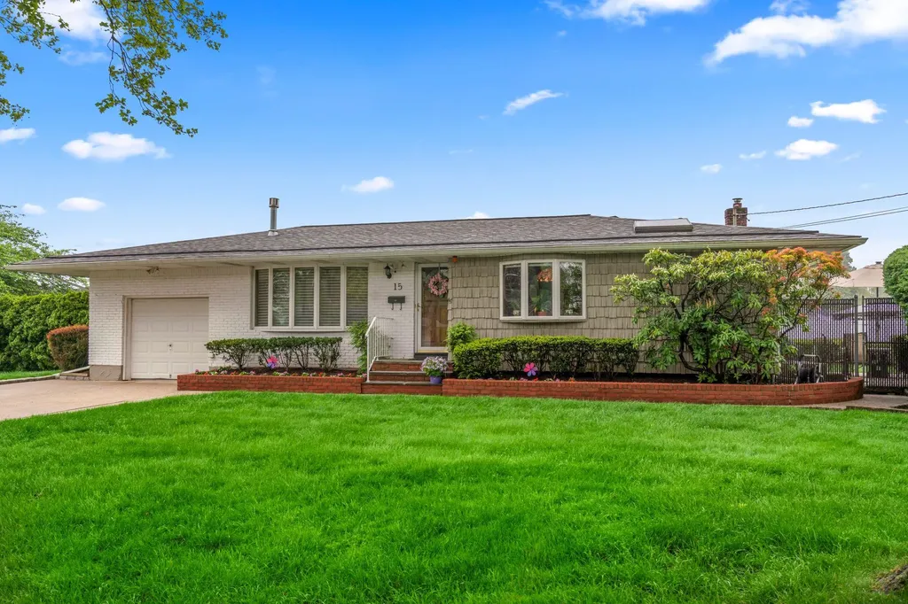 15 Kevin Road Commack NY 11725