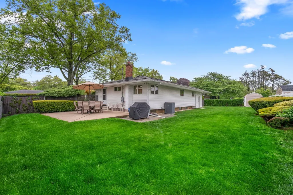 15 Kevin Road Commack NY 11725