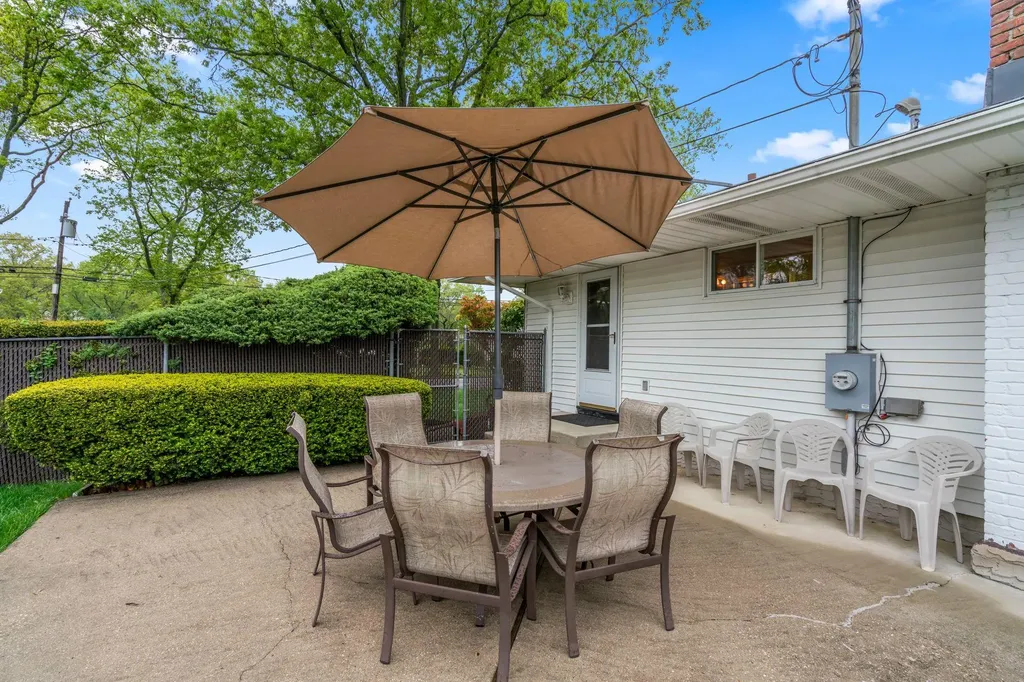 15 Kevin Road Commack NY 11725