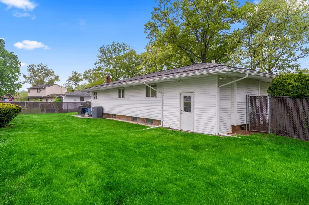15 Kevin Road Commack NY 11725