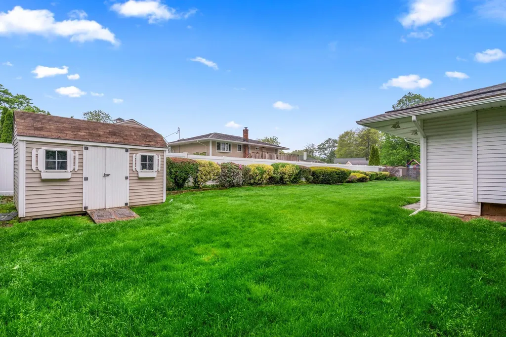 15 Kevin Road Commack NY 11725