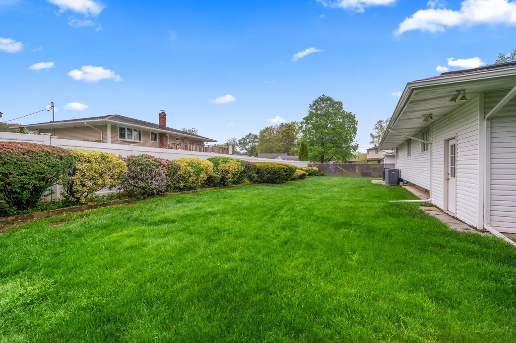 15 Kevin Road Commack NY 11725