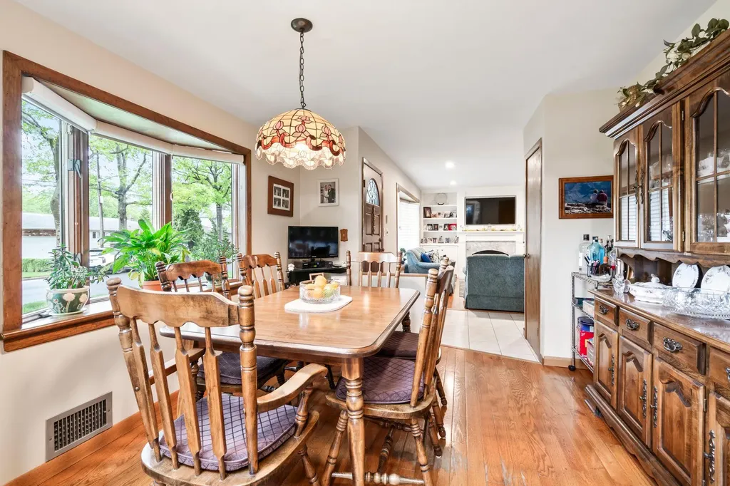 15 Kevin Road Commack NY 11725